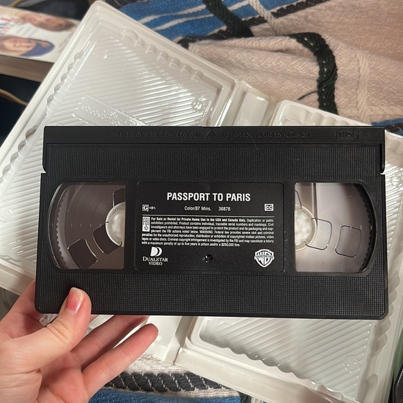 1999 Passport to Paris VHS Mary-Kate & Ashley Olsen vintage videocassette - Picture 3 of 4